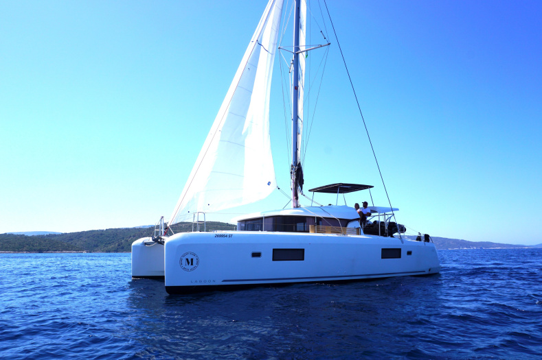 Lagoon 42 - 4 + 2 cab.