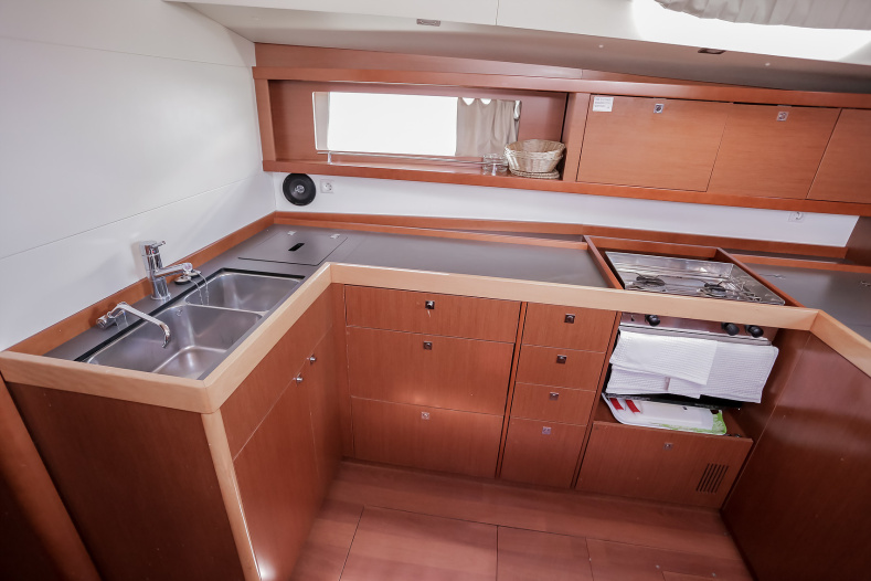 Oceanis 48